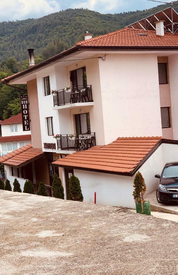 Hotel Deyanira Gorno Dryanovo 外观 照片